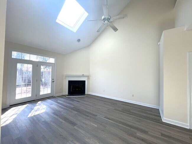 Building Photo - 4BRd Carleton Place, Upscale Brick town home, 1 car garage!  Central Wilmington!