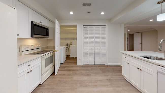 Laundry room off the kitchen - 1267 Wynford Colony SW