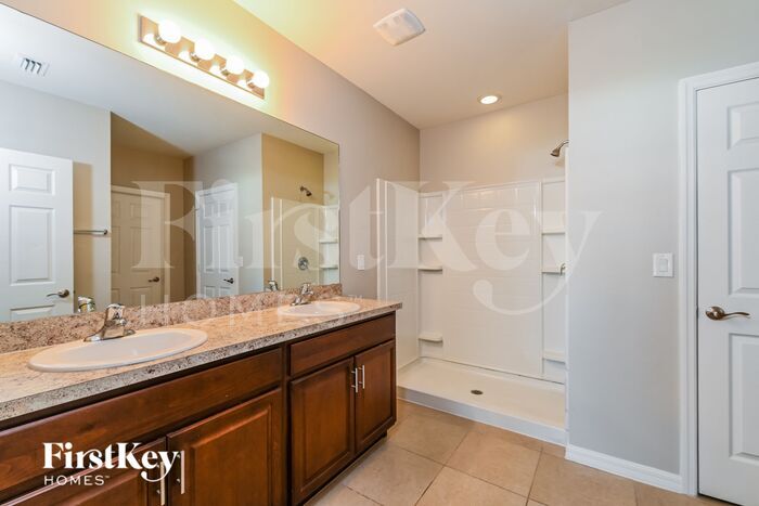 Building Photo - 933 SE 26th Terrace