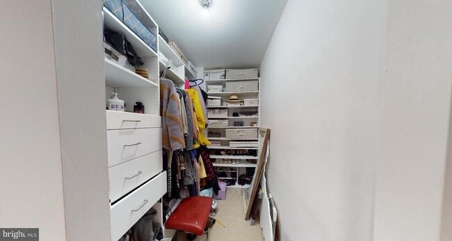 Building Photo - 31 Canterbury Square