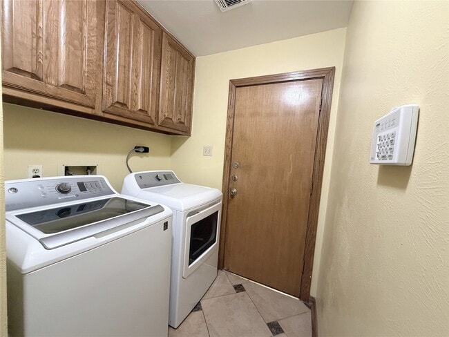 Building Photo - 13103 Waldemere Dr