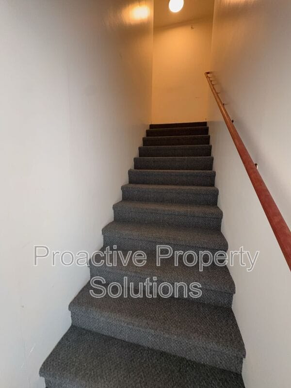 Building Photo - 730 N Main St