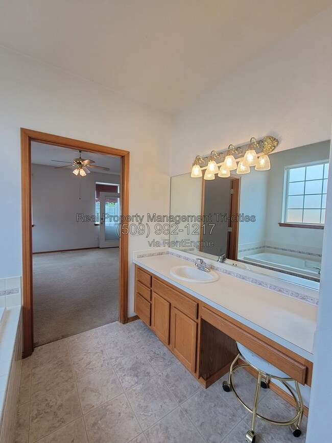 Building Photo - 4111 Joshua Dr