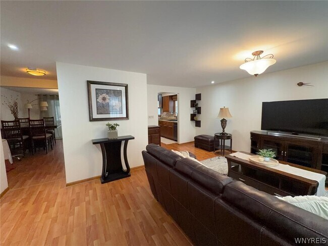 Building Photo - 114 Ayrault Dr