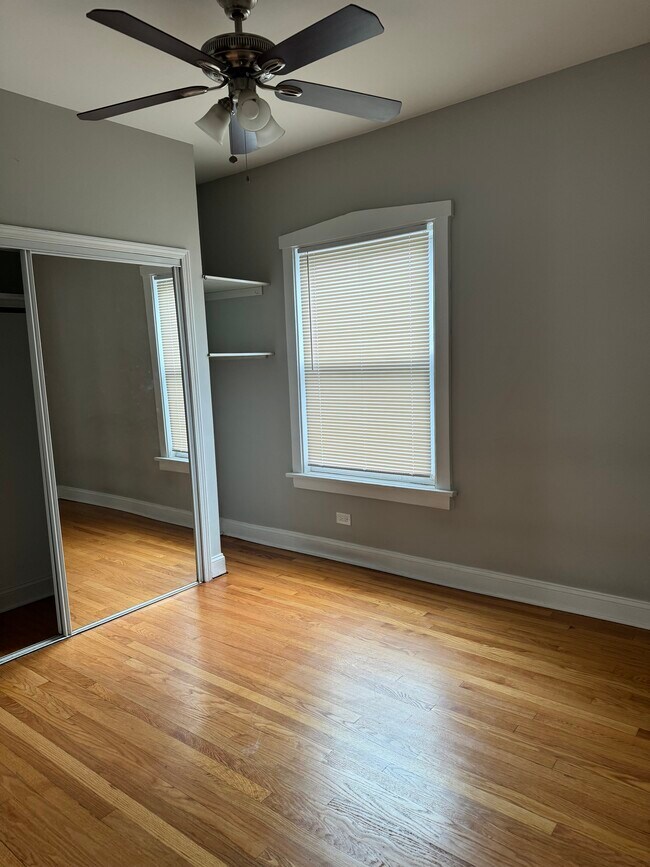 Building Photo - 4815 W Cornelia Ave