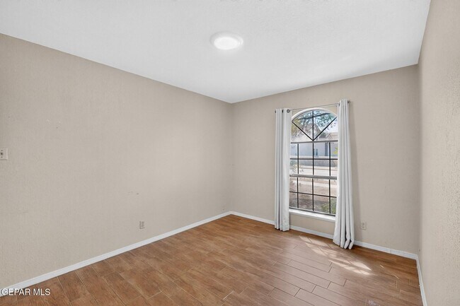 Building Photo - 7419 Mission Viejo Dr
