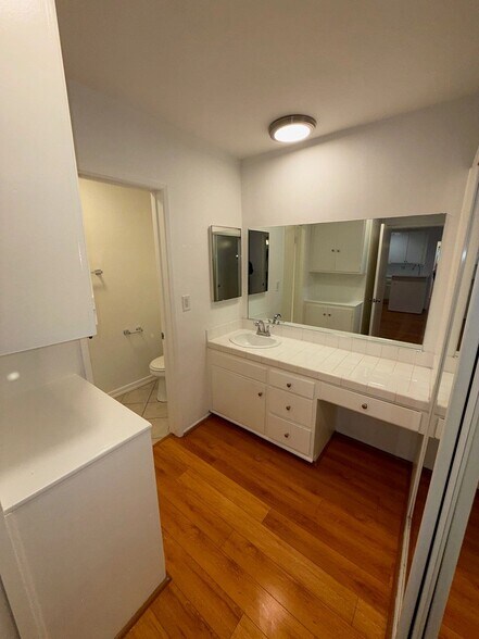 Building Photo - 10760 Rose Ave