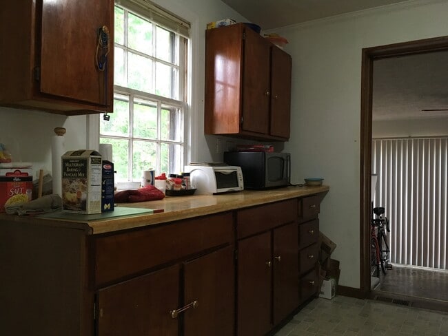 Building Photo - 325 Charles St