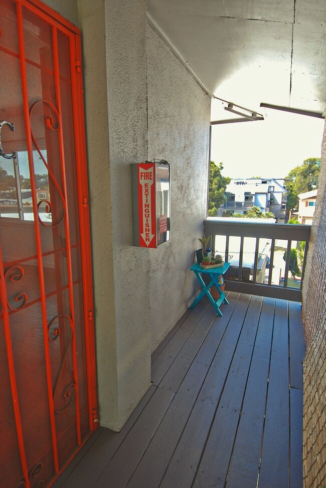 Building Photo - 1446 Manhattan Beach Blvd