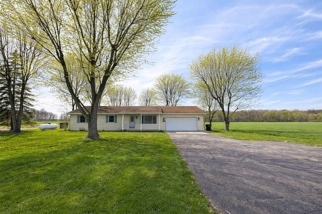 Building Photo - Shawnee Country Home – Newly Renovated Ranch with 2-Car Garage