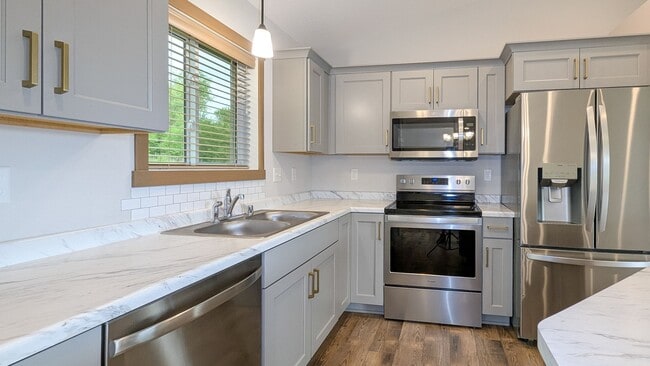 Building Photo - Modern 4-bed, 3-bath Single-Family Home Lo...