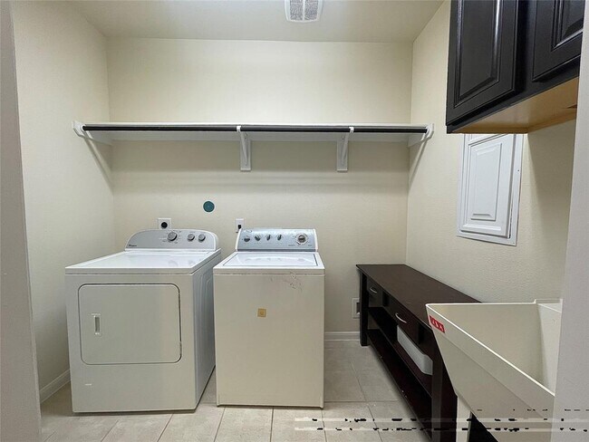 Building Photo - 5366 Blue Mountain Ln