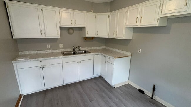 Building Photo - 925 S Ashburton Rd