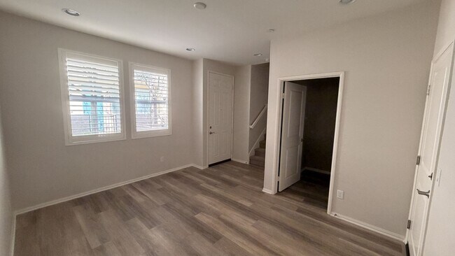 Building Photo - Modern 3-story townhouse in Eastvale-MOVE-IN SPECIAL $2595 FOR FIRST 3 MONTHS!