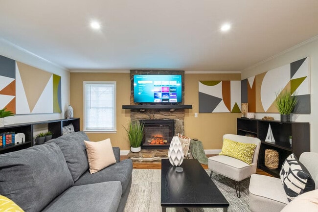 Building Photo - 306 Jason Ct