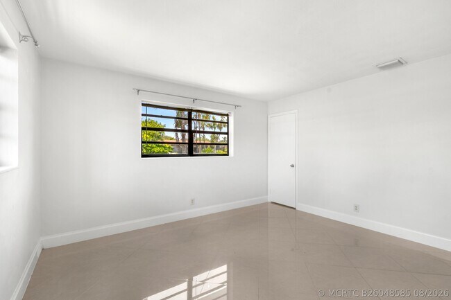 Building Photo - 477 NE 35th St