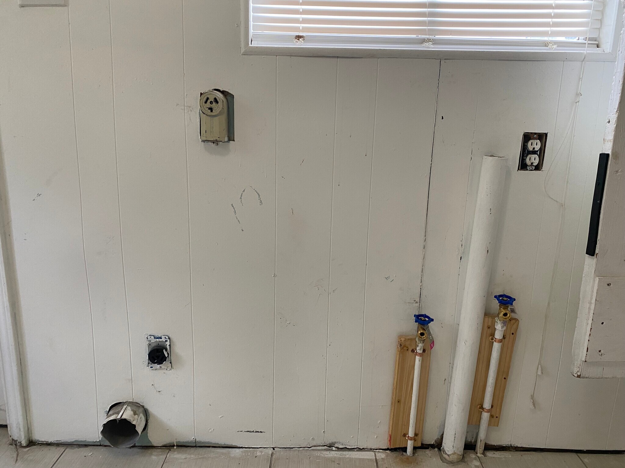 Building Photo - 117 Lucy Ln