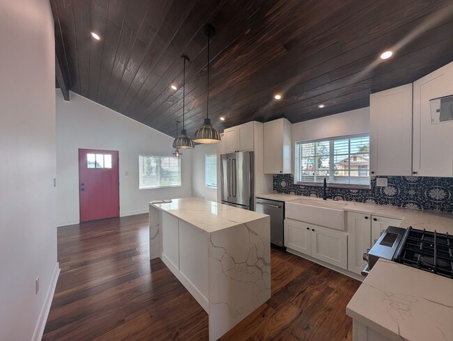 Building Photo - Beautifully Renovated 2 Bedroom in Oceanside!