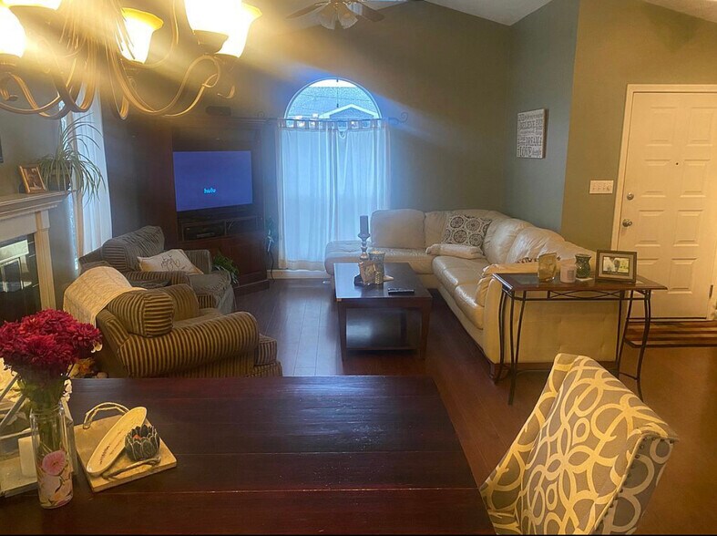 Living room - 733 Riley Ave