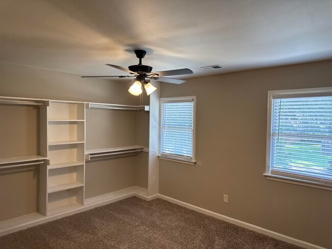 Building Photo - 339 Oakleigh Dr