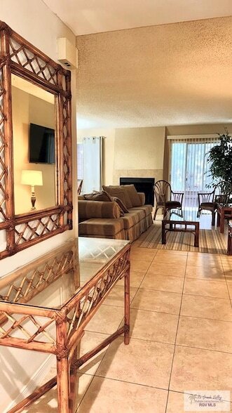 Building Photo - 4601 Carmen Ave