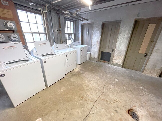 Building Photo - 46 N Breese Terrace