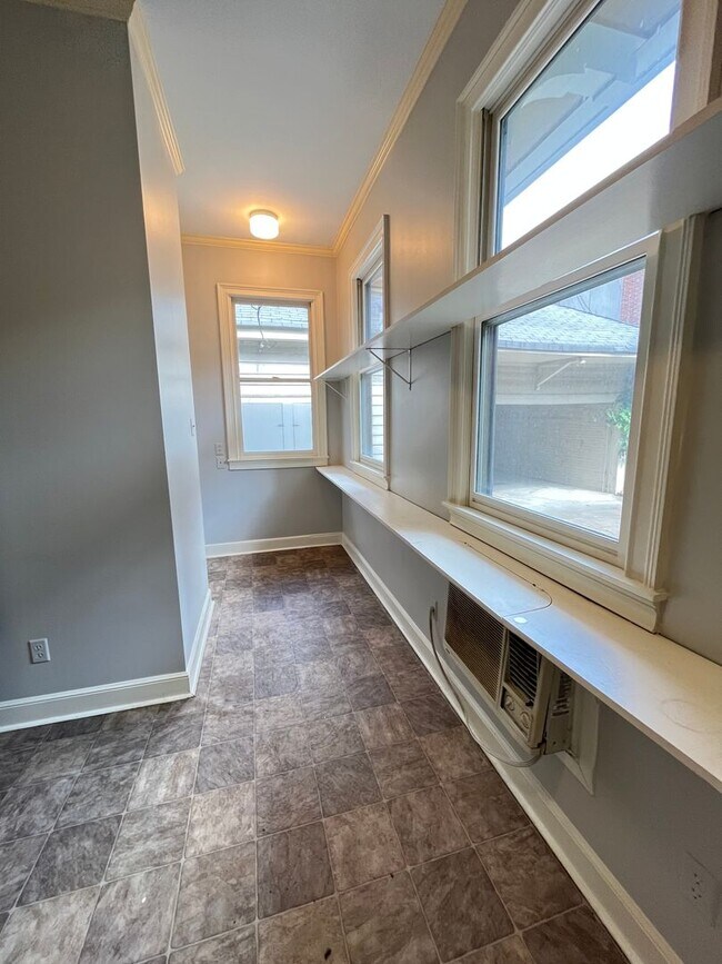 Building Photo - Central Gardens home with 4BR/2ba up w office/flex space. Wrap around, covered front porch! Pets ...