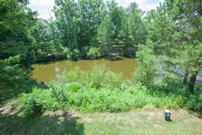 Building Photo - 2 Bedroom 2.5 Bath with Lake View in Morrisville, NC!