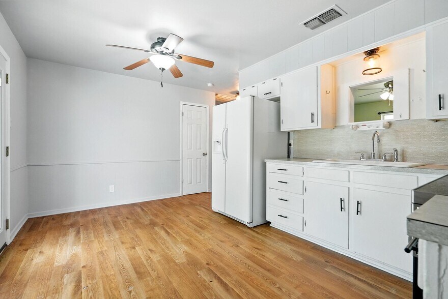 Building Photo - 2349 Marsalis Dr