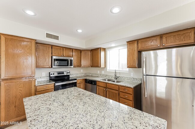 Building Photo - 9721 W Runion Dr
