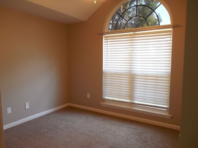 Building Photo - Available in Grovetown!