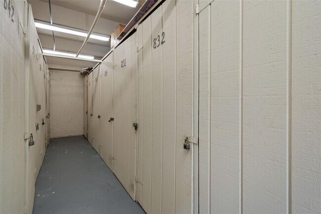 Building Photo - 8211 Brent St