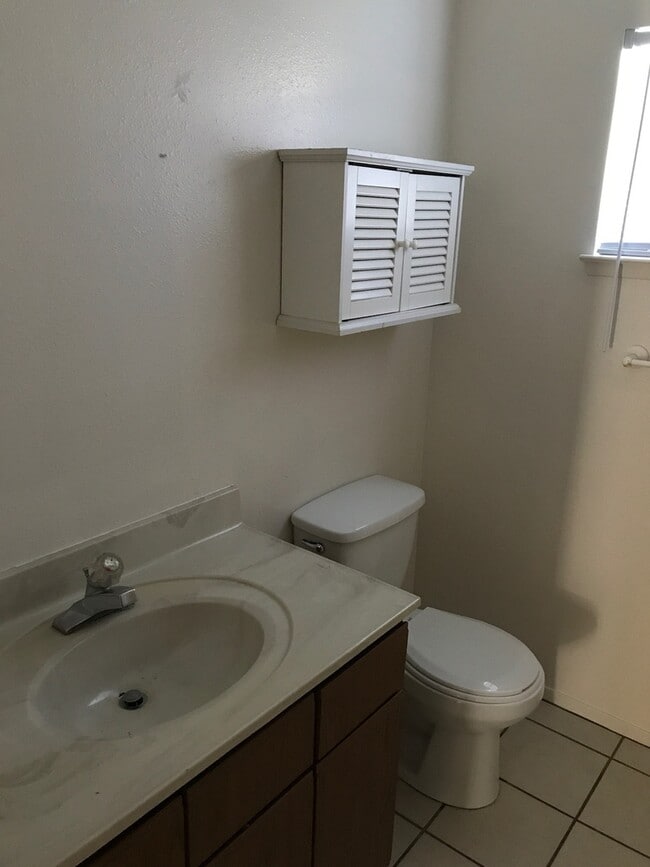 Building Photo - 5233 W Iris Ct