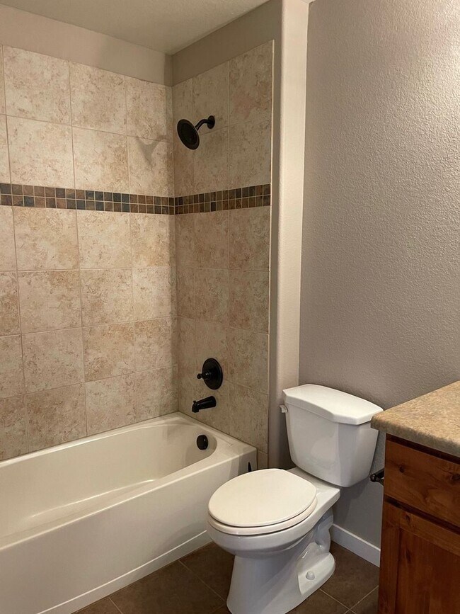 Building Photo - Gorgeous End-Unit Townhome Backing to Open Space!