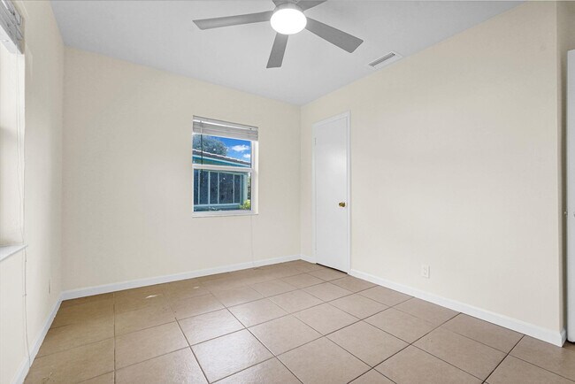 Building Photo - 261 NE 45th St