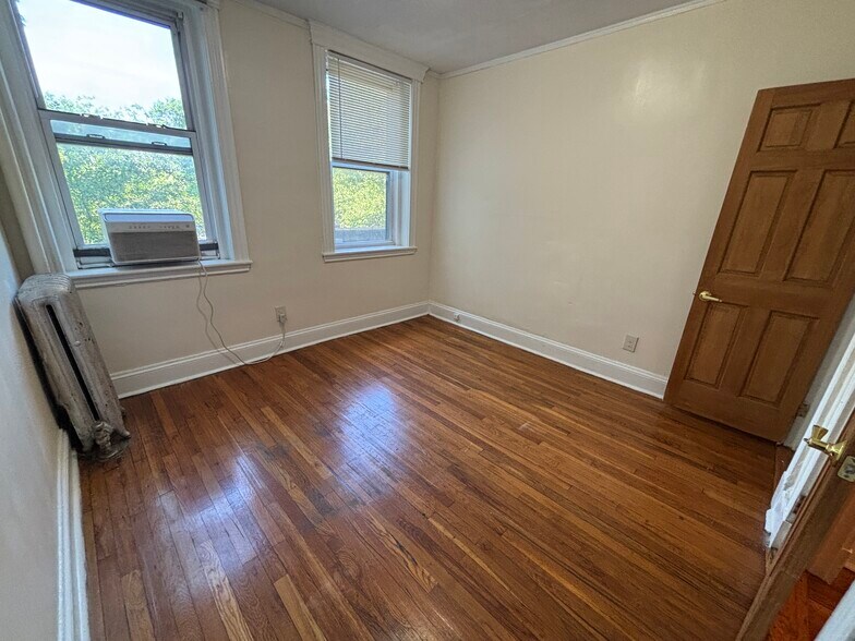 Building Photo - 360 Riverway