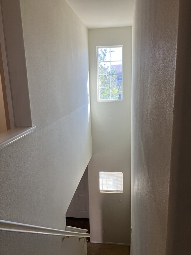 Building Photo - $500.00 OFF FIRST MONTH'S RENT!!!!! North ...