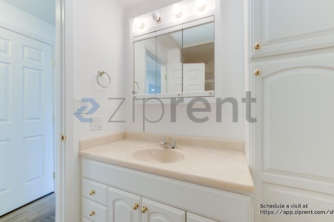 Building Photo - 12225 105th Ave NE