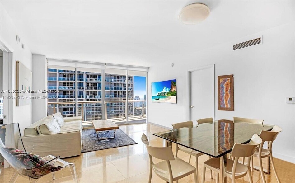 Building Photo - 475 Brickell Ave