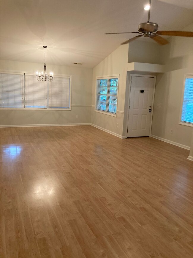 Building Photo - Lindley Park 3 bedroom