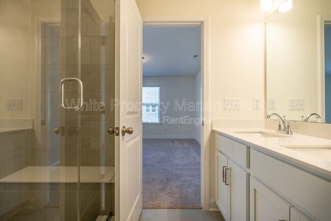 Building Photo - 1556 Cedar Tree Dr