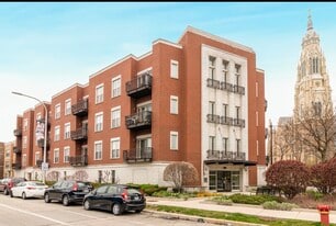 Building Photo - 1075 W Roosevelt Rd