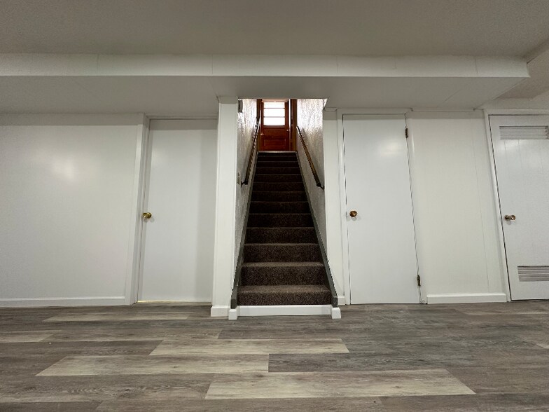 Building Photo - 9418 Meredith Ave