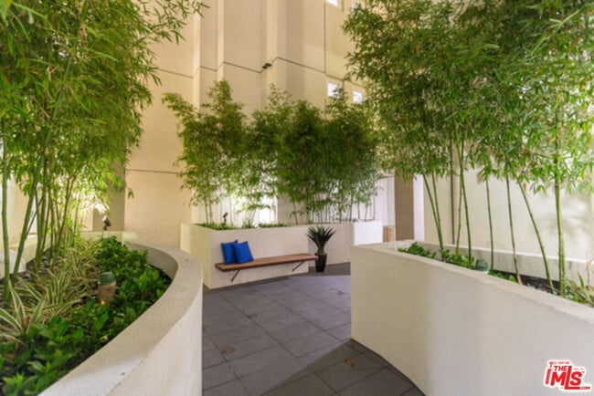 Building Photo - 436 Virgil Ave