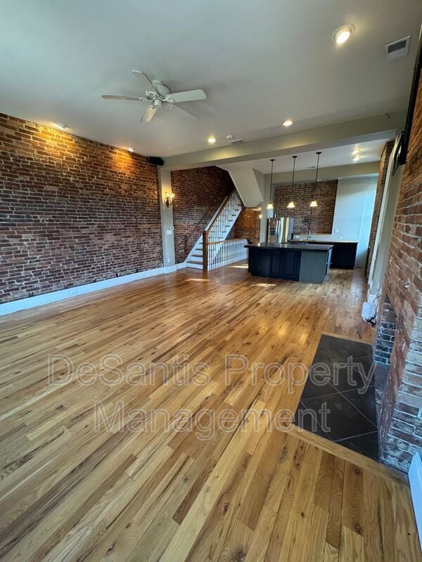 Building Photo - 1339 W North Ave