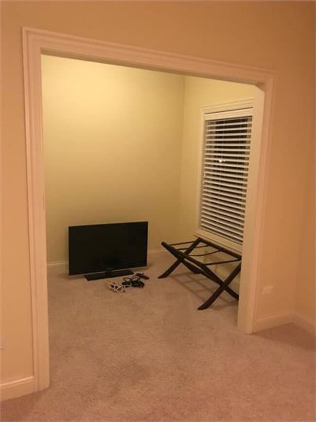 Building Photo - 7412 Madison St