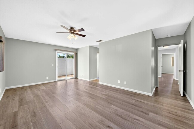 Building Photo - 28147 Queensbridge Rd