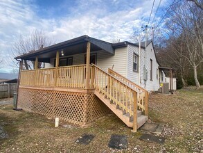 Building Photo - 3 Bedroom 1 Bath Home located in Greeneville, TN