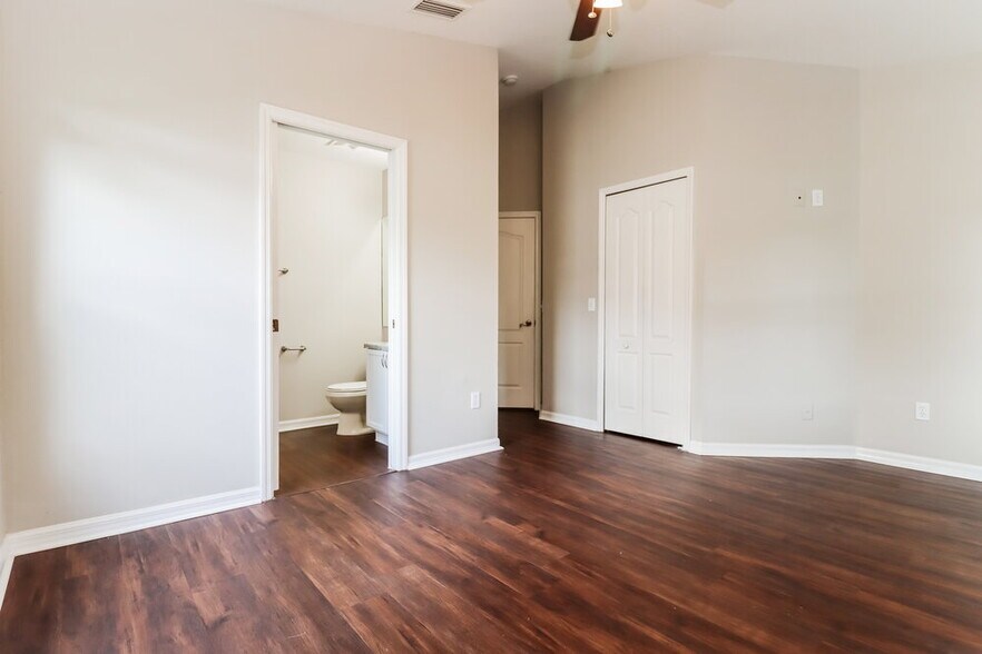 Building Photo - 12610 Montford Ln