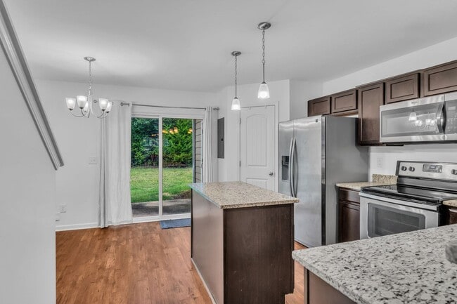 Building Photo - Awesome Goodlettsville Townhome in Conveni...
